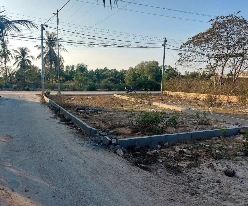Đất nền mặt tiền đường Bến Tràm Phú Quốc 124m² giá 2 tỷ - Lô góc tuyệt đẹp!
