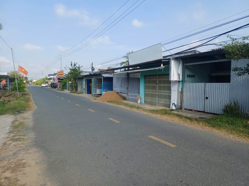 Nhà mặt tiền HL01, Tam Phước, Bến Tre 220m² giá 1.9 tỷ - Vị trí đắc địa cho kinh doanh!