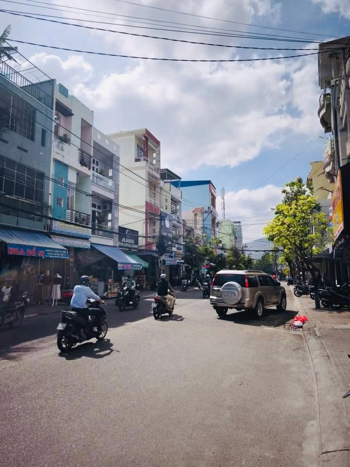 Nhà 3 Tầng Nguyễn Thái Học, Quy Nhơn 85,5m² giá 11 tỷ - Sổ đỏ chính chủ!