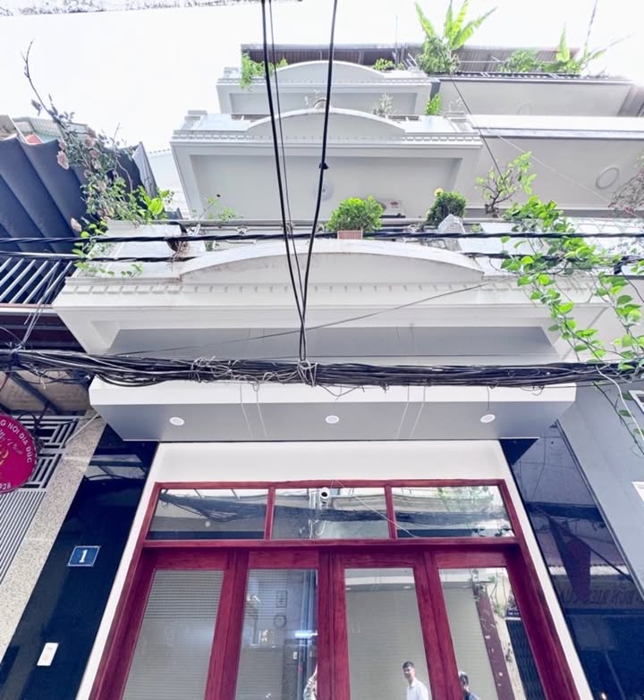 Nhà mới 5 tầng Lĩnh Nam 38m² giá 8 tỷ - Thiết kế hiện đại, ô tô đỗ cửa!