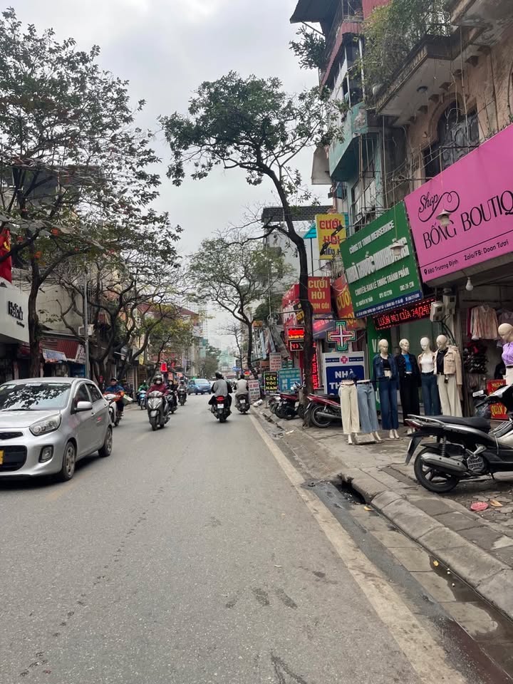 Bán FrontHouse Ngõ Thông Phố Định Công 65m² giá 19.5 tỷ - Mặt tiền rộng, kinh doanh sầm uất!