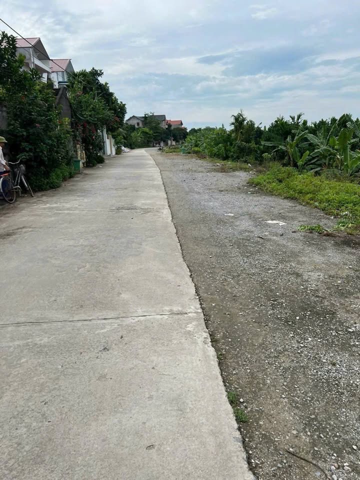 Nhà 2 tầng Hoài Thượng, Thuận Thành 271m² giá chỉ 1x triệu/m² - Sổ hồng chính chủ!