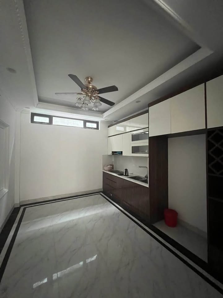 Nhà cho thuê đường Ngô Gia Khảm, Long Biên - 12 triệu/tháng, 4 phòng ngủ, sẵn sàng vào ở!