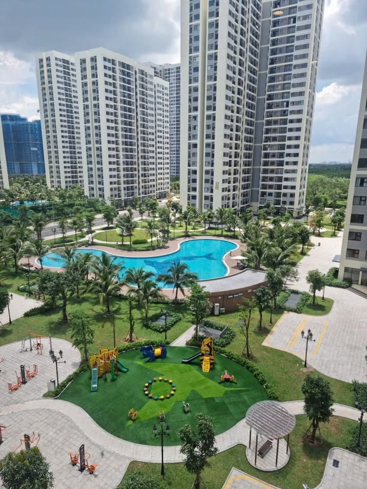 Căn hộ Studio Vinhomes Grand Park 29.5m² giá 2 tỷ - View hồ bơi tuyệt đẹp!