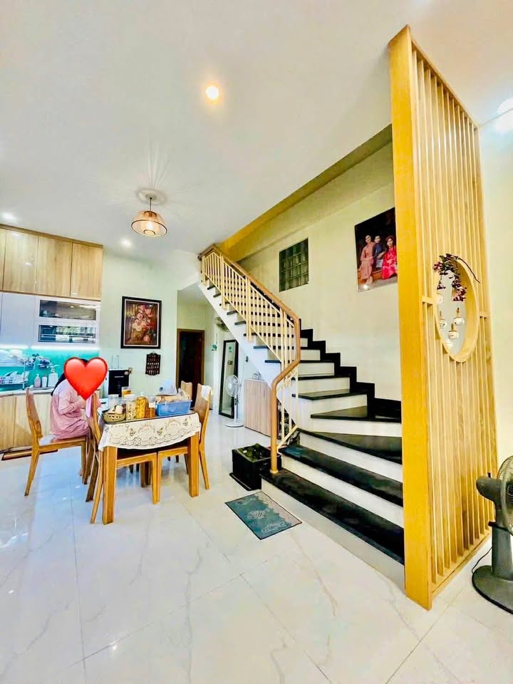 Nhà 2 tầng mặt tiền Lê Gia Đỉnh, 91m² giá 5.1 tỷ - Vào ở ngay!