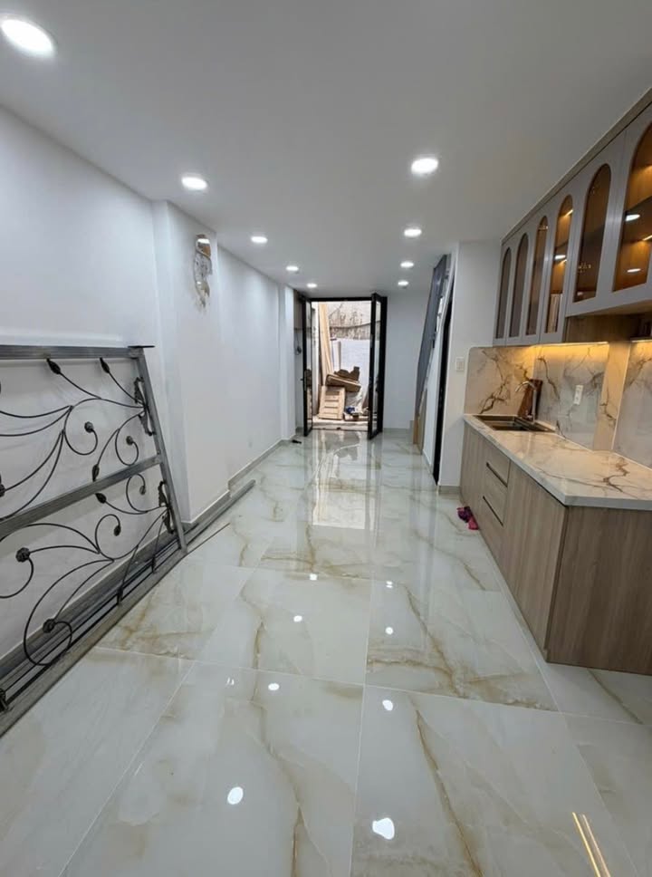 Nhà 2 tầng tại Cư Xá Đồng Tiền, Quận 10 - Giá 4.79 tỷ - Nhà mới ở ngay!