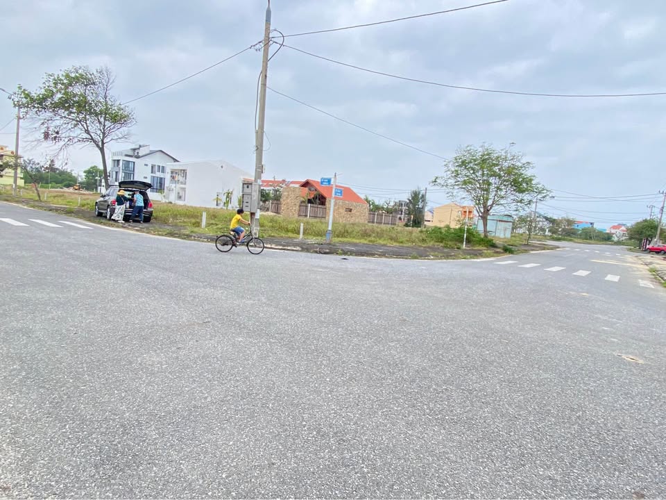 Đất lô góc 400m² đường Trường Sa, Hội An - Giá 14.8 tỷ, gần biển!
