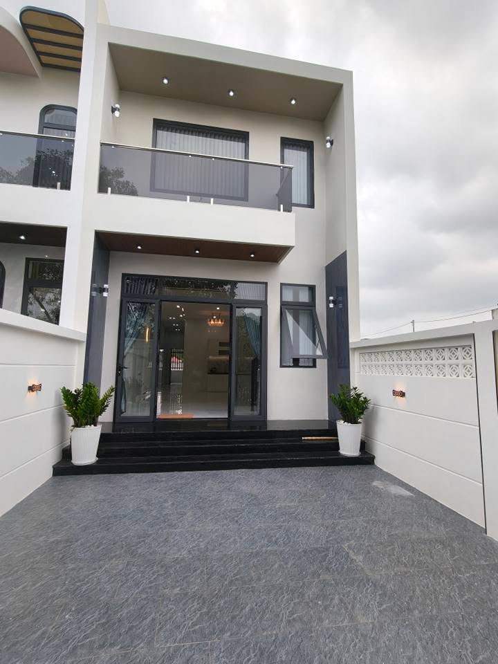 Nhà gác lửng Quận 8, TP.HCM - 100m² giá 2.45 tỷ - Thiết kế sang trọng, nội thất đầy đủ!