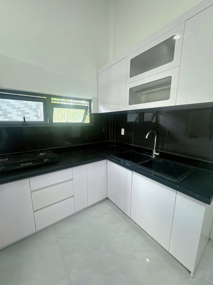 Nhà phố mới xây đường Nguyễn Văn Tư, Vĩnh Long 130m² giá 1.7 tỷ - Ô tô vào tận nhà!