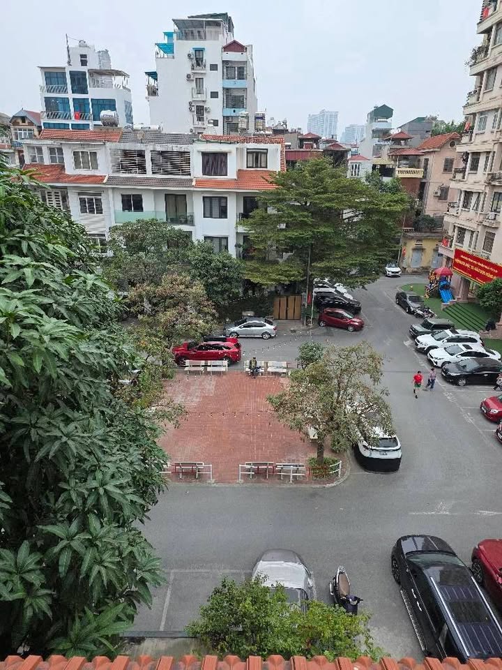Biệt thự lô góc Đội Nhân 155m² giá 68 tỷ - Thiết kế đẳng cấp với view vườn hoa!