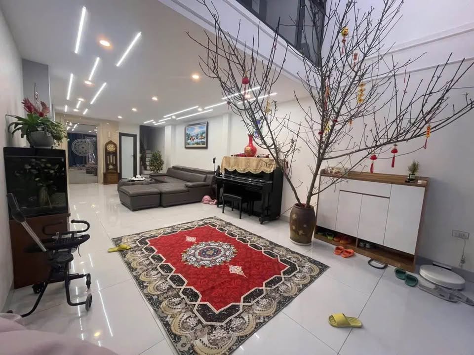 Nhà phố Định Công 45m² giá 15.5 tỷ - Sổ đỏ đẹp, thang máy tiện nghi!