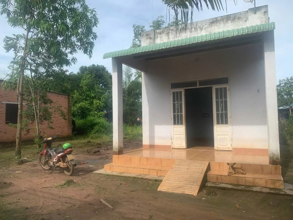 Nhà riêng Lộc Khánh 500m² giá 330 triệu - Sổ hồng chính chủ, điện nước đầy đủ!