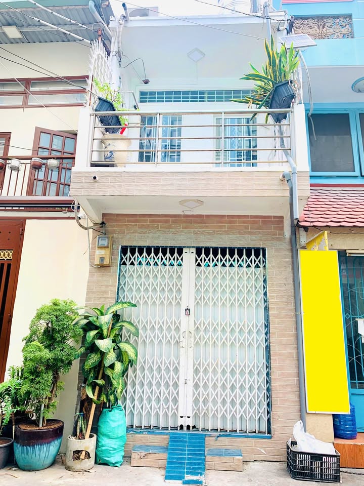 Nhà 2 tầng hẻm ô tô Ông Ích Khiêm Quận 11 giá 5 tỷ - Sổ hồng đẹp, giao nhà ngay!