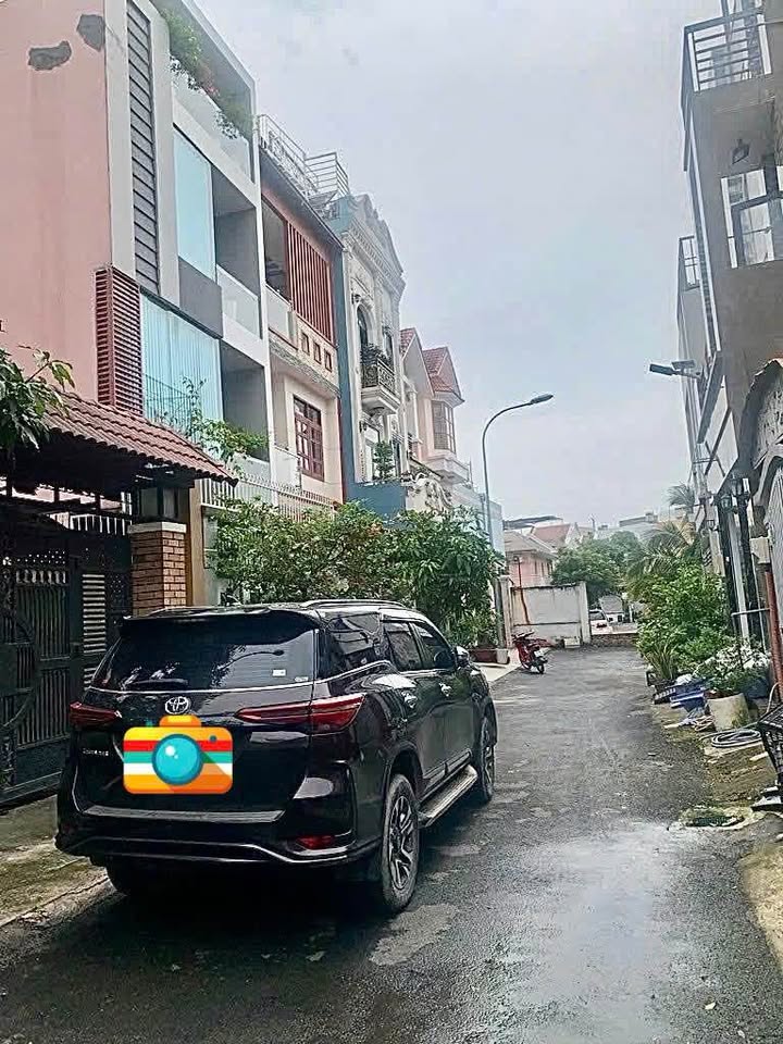 Nhà phố Lạc Long Quân 70m² giá 9 tỷ - Gần các trục đường chính!