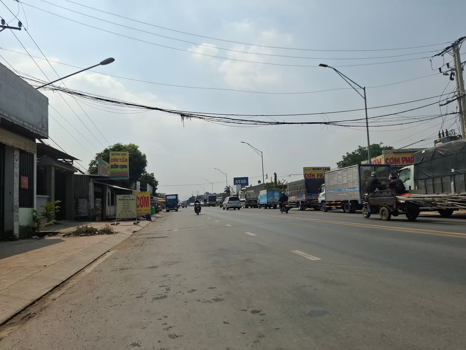 Nhà mặt tiền Tỉnh lộ 824, Đức Hòa Đông, 250m² giá 5 tỷ - Đầu tư sinh lời ngay!