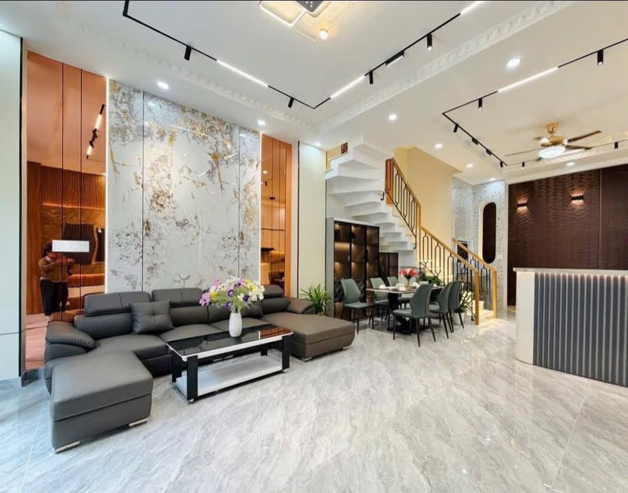 Nhà bán mới ngay Emart 2, Gò Vấp, 60m² giá 6.5 tỷ - Nội thất đầy đủ!