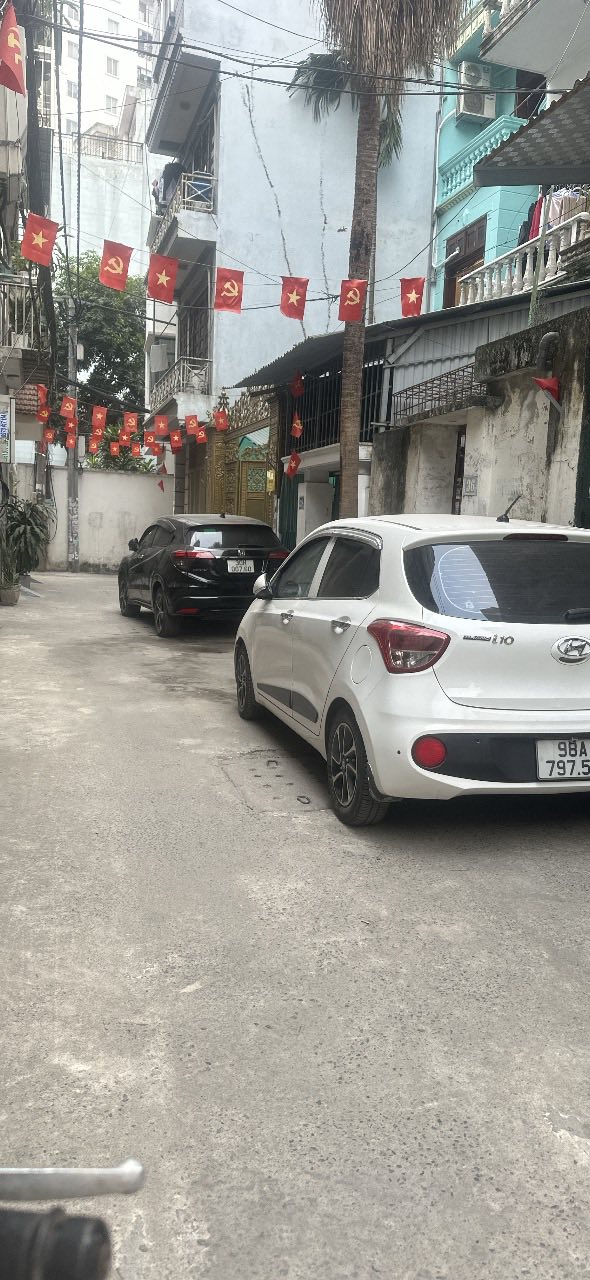 Nhà phố Cầu Giấy 36m² giá 10-11 tỷ - Vị trí đắc địa, ô tô đỗ cửa!