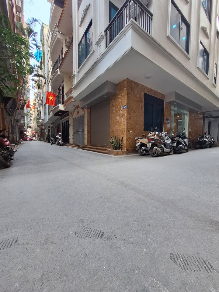 Nhà phố Trần Thái Tông 45m² giá 14 tỷ - Kinh doanh, ô tô đỗ cửa