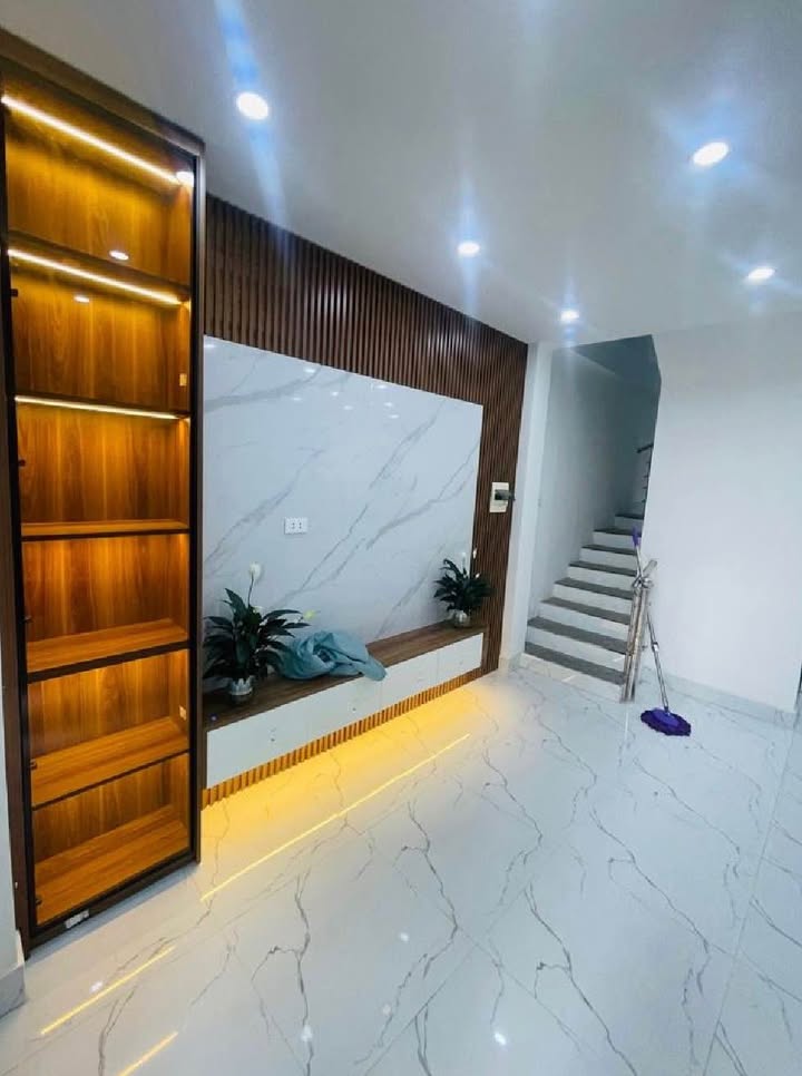 Nhà phố Thanh Trì 38m² giá 6 tỷ - Ô tô đỗ cổng, sổ đỏ chính chủ!