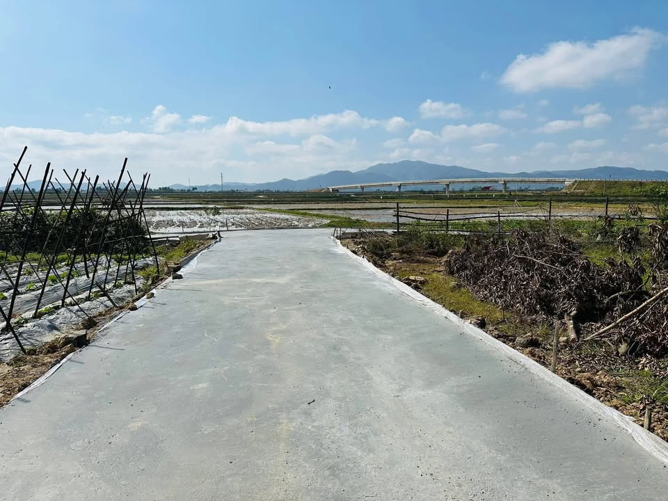 Đất nền tại Mỹ Triều, P Hà Huy Tập, 125m² giá 100 triệu - Cơ hội đầu tư tốt!