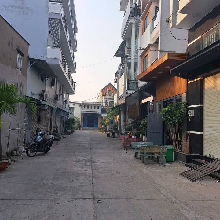 Đất nền Khu Đô Thị Tân Tạo, Bình Tân, 81m² giá 4.7 tỷ - Sổ hồng riêng chính chủ!