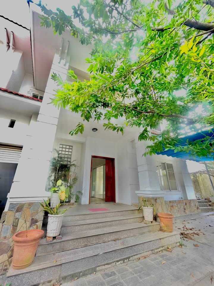 Biệt thự Trần Não, Quận 2 - 6 Phòng ngủ, Hồ bơi riêng - 130 triệu/tháng