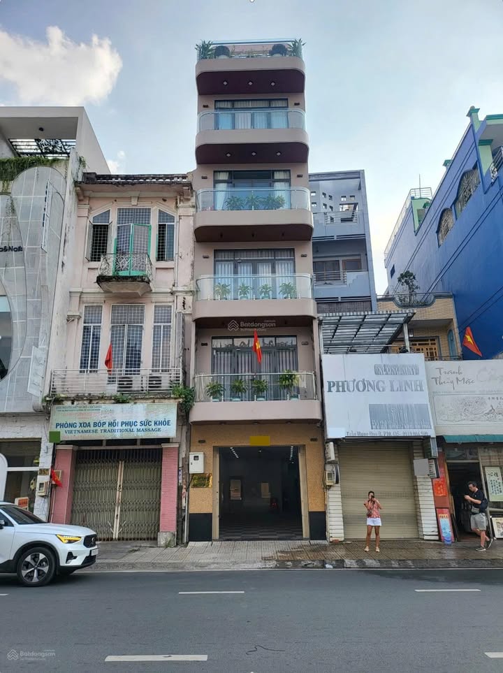 Mặt tiền Trần Hưng Đạo, Quận 5, 145m² - Nhà dài nở hậu, vị trí đắc địa!