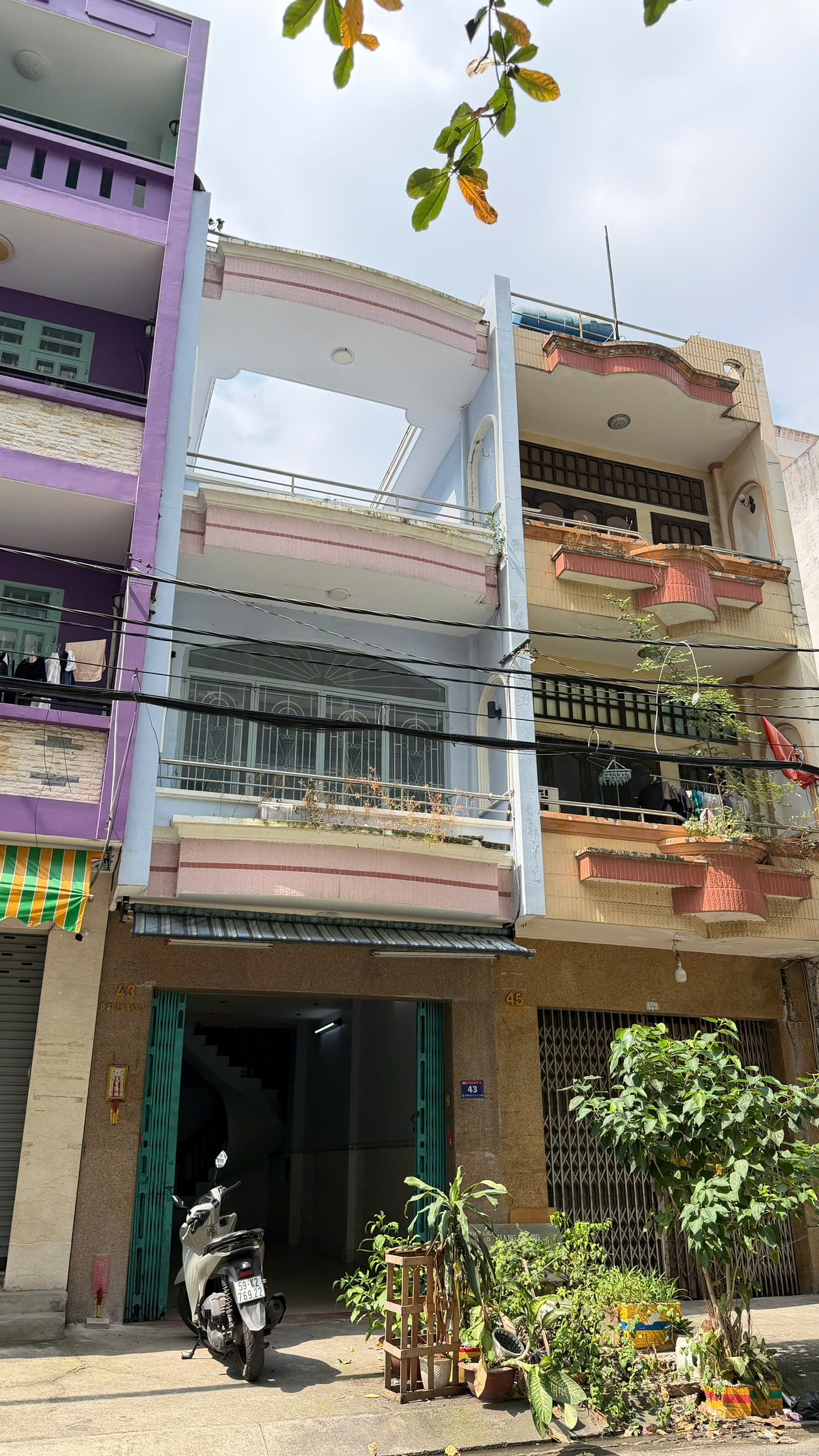 Bán Nhà Đường Số 49, Quận 6 - Nhà 3 Tầng, 4 Phòng Ngủ Sang Trọng