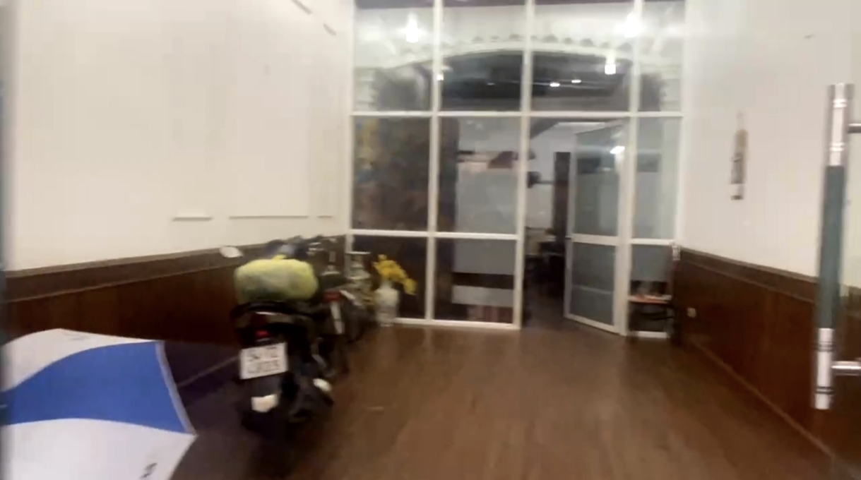 Bắn nhà 4 tầng lô góc bìa đỏ 2 quyền mặt đường Mê Linh, vị trí vàng