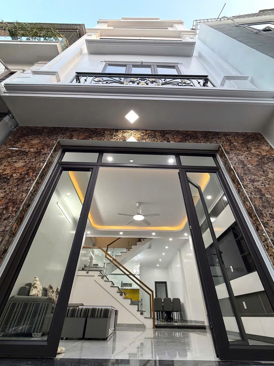 nhà phố thiên lôi, ô tô đỗ cửa, xây độc lập