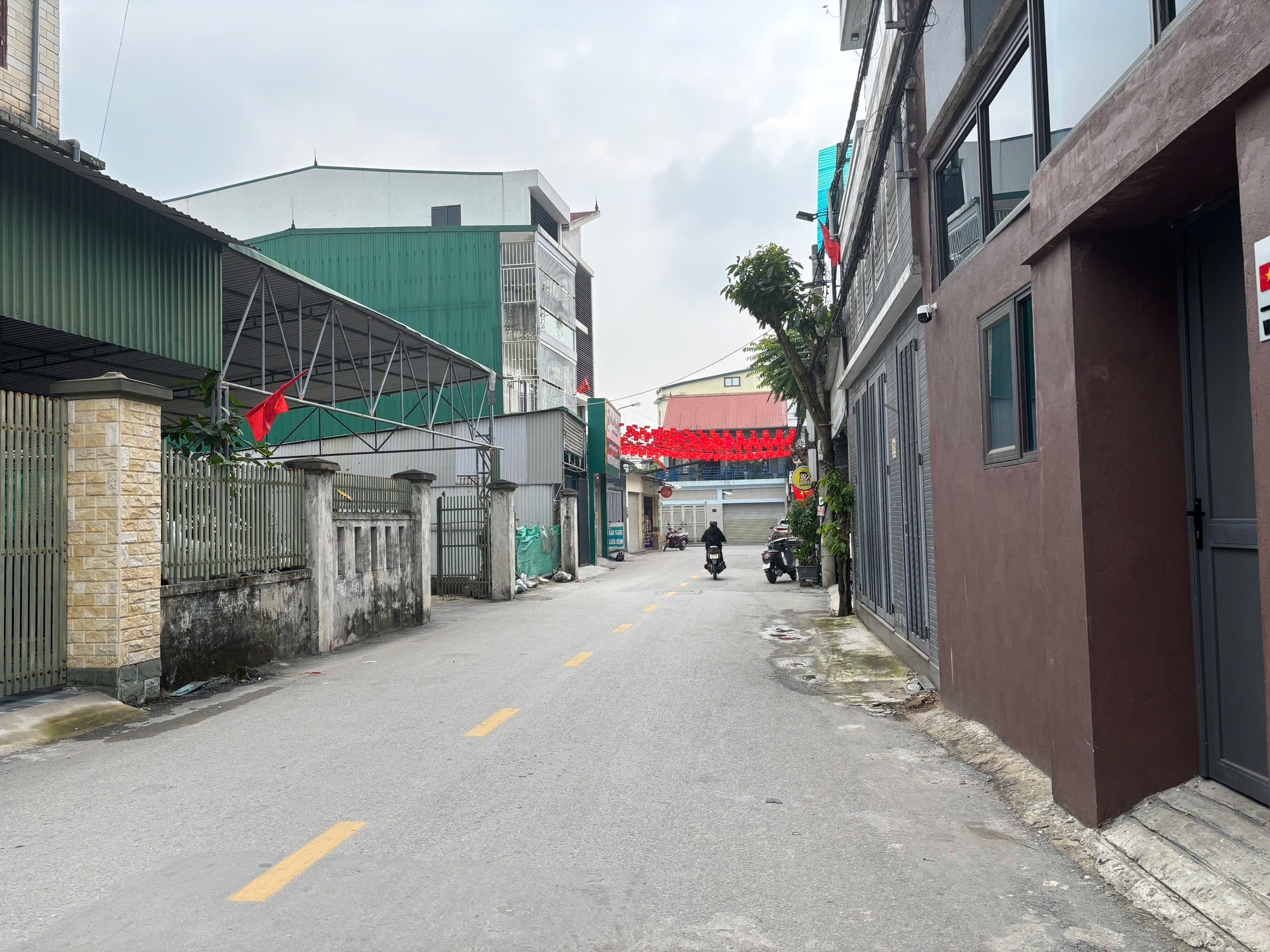 Bán Nhà Rẻ 2 Tầng - Mặt đường Văn Đức Giai - Kinh doanh đỉnh