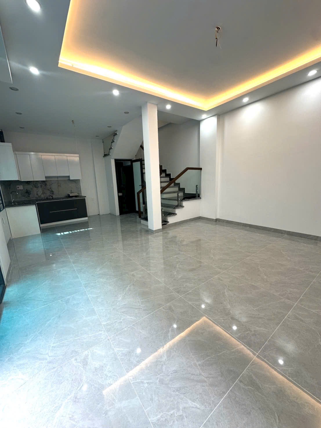 nhà cách ngã 5 kiến an 200m, ngay gần chợ gò công, 5 bước ra mặt đường nguyễn lương bằng