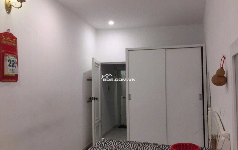 Nhà 3 tầng phố Văn Cao, Ba Đình 41m² giá 7.6 tỷ - Vị trí trung tâm, tiện ích đầy đủ!