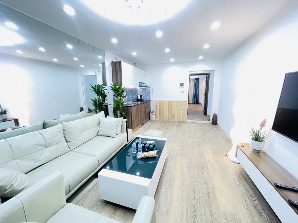 Căn hộ tập thể phố 8/3, Hai Bà Trưng 60m² giá 4.35 tỷ - Ô tô đỗ chân cầu thang!