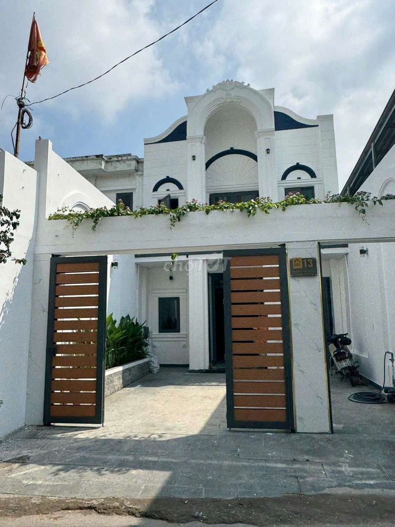 Nhà phố đẹp mặt tiền gần chợ Xóm Nghèo, Dĩ An 117m² giá 7.9 tỷ - Đầu tư sinh lời!