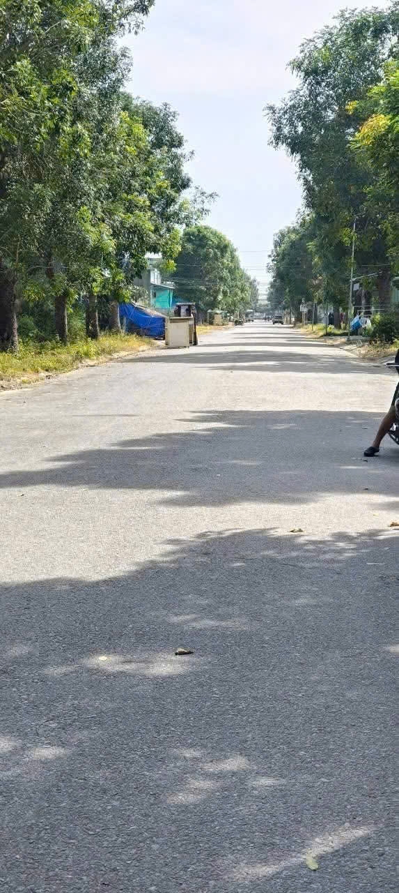 Bán đất thổ cư đường số 2 KDC Hoàng Long, Thị Trấn Bến Lức 110m² giá 2,7 tỷ - Sổ hồng sang tên ngay!