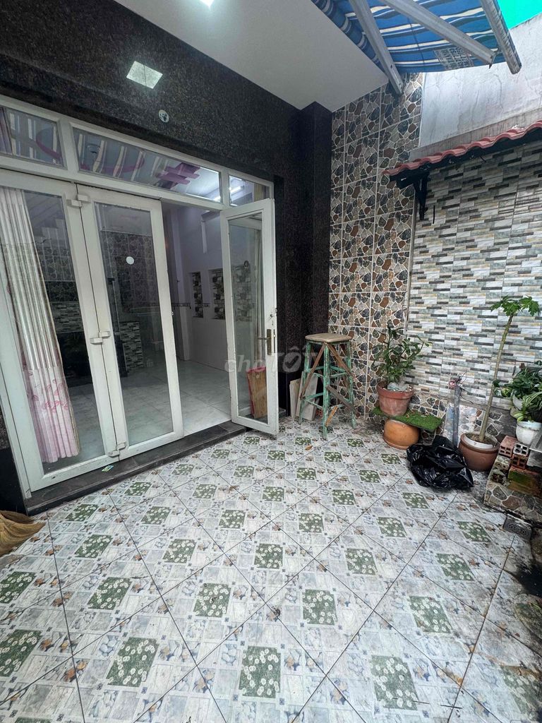 Nhà Bán Bông Sao, P5, Q8 - 54m² giá 5.86 tỷ - Sân để xe rộng rãi!