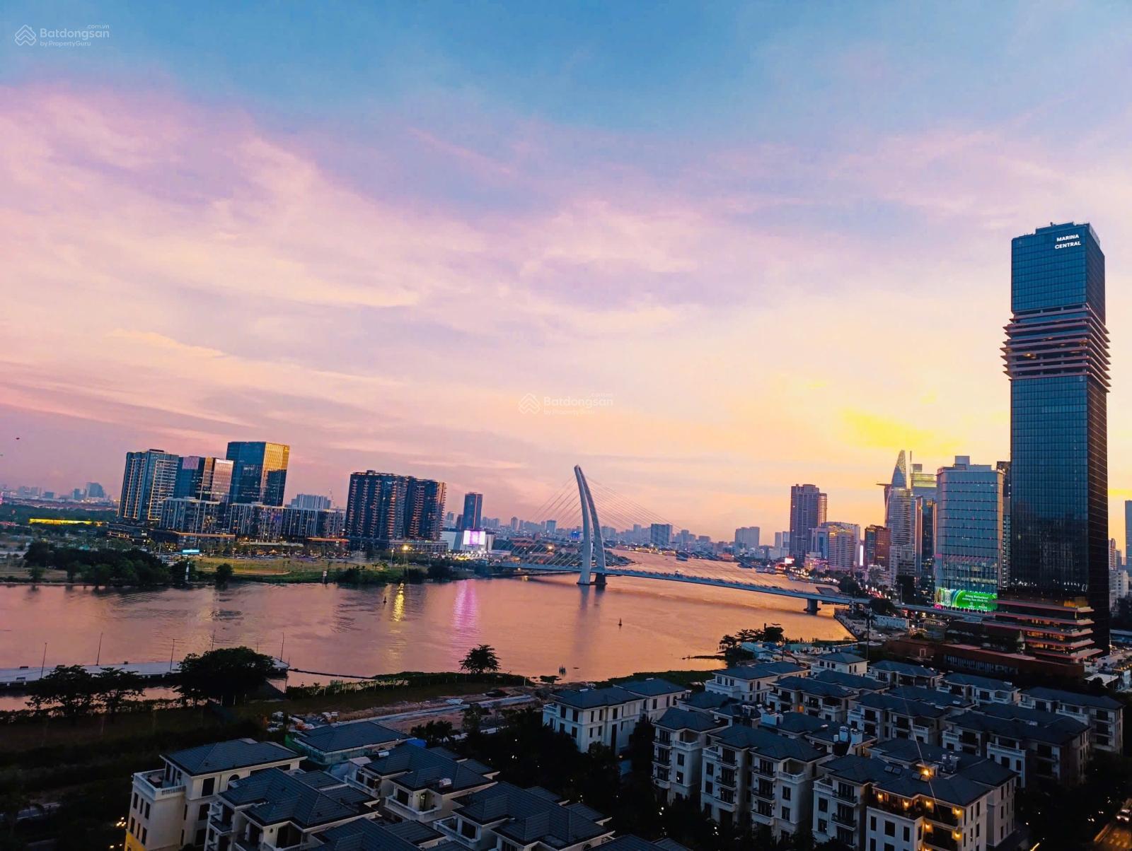 Căn hộ 2PN sổ sẵn tại Vinhomes Ba Son Quận 1, giá từ 12,2 tỷ - Cơ hội vàng cho nhà đầu tư!