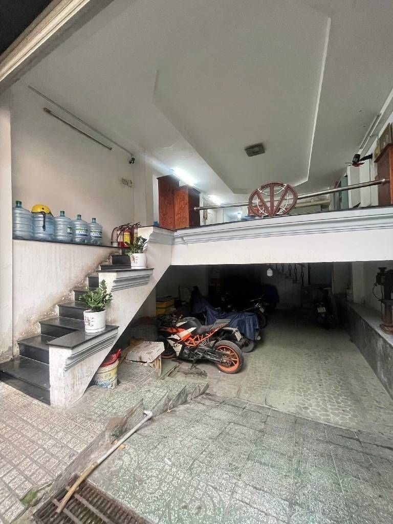 Tòa nhà 5 tầng Lũy Bán Bích 302m² giá 40 tỷ - Cơ hội đầu tư tuyệt vời!