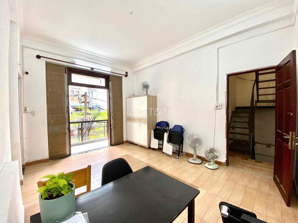 Studio ban công, cửa sổ trời 25m² giá 3.5 triệu - Sẵn sàng vào ở ngay!