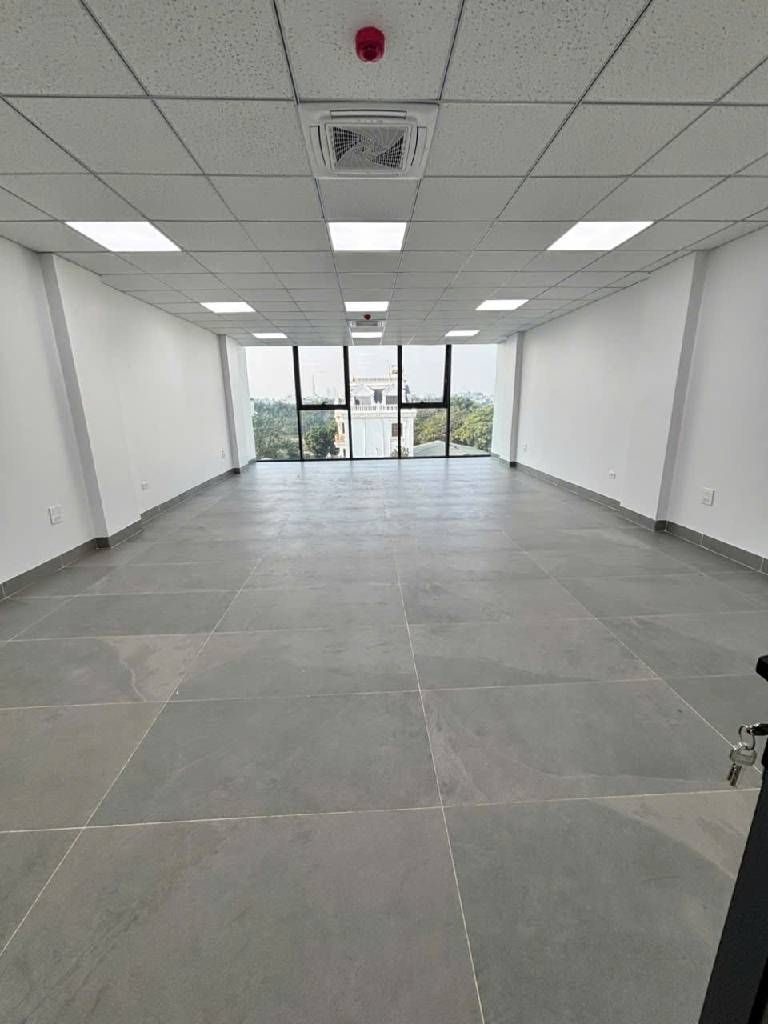 Bán tòa nhà văn phòng Cầu Giấy 150m² giá 115 tỷ - Dòng tiền ổn định 180 triệu/tháng!