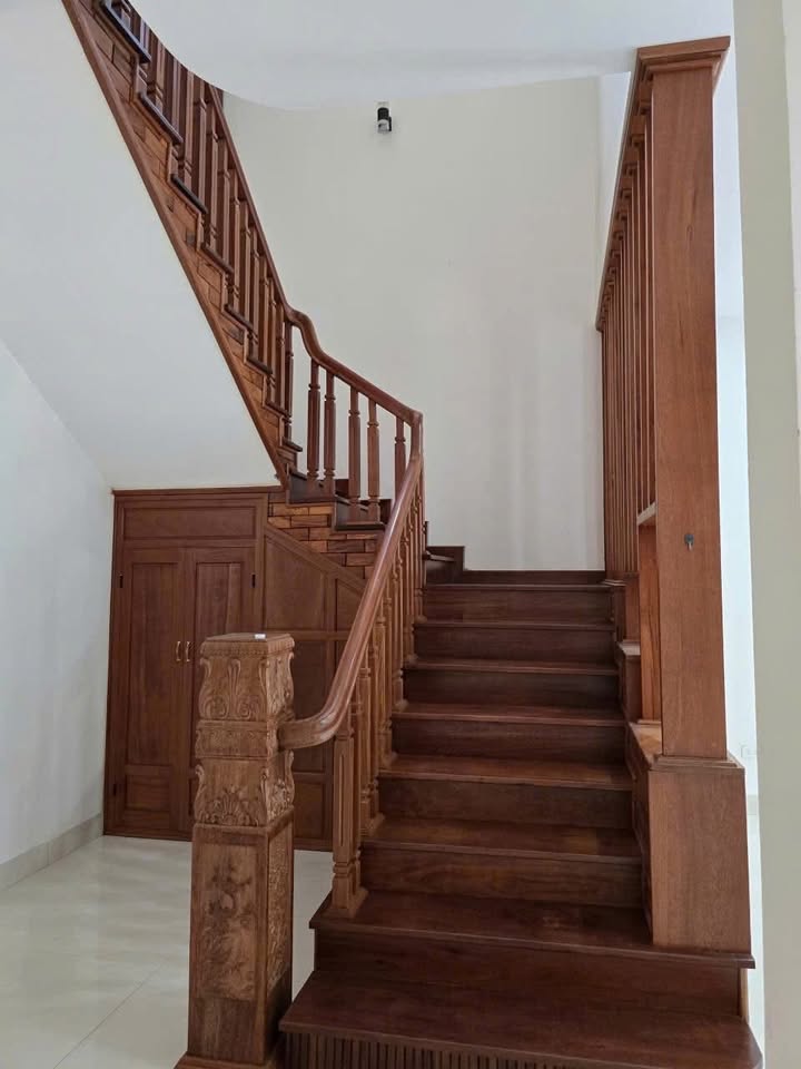 Nhà hai tầng hiện đại tại Hồ Xuân Lưu, Thành Phố Đông Hà, 225m² - Giá chỉ 3 tỷ!