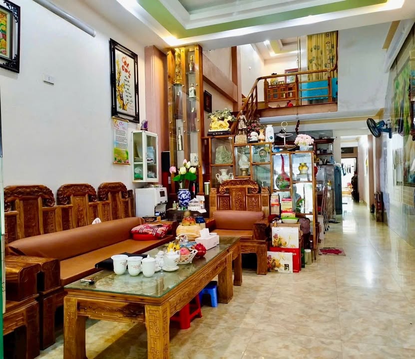 Nhà mặt phố kinh doanh sầm uất P. Lam Sơn 130m² giá thỏa thuận - Cơ hội đầu tư tuyệt vời!