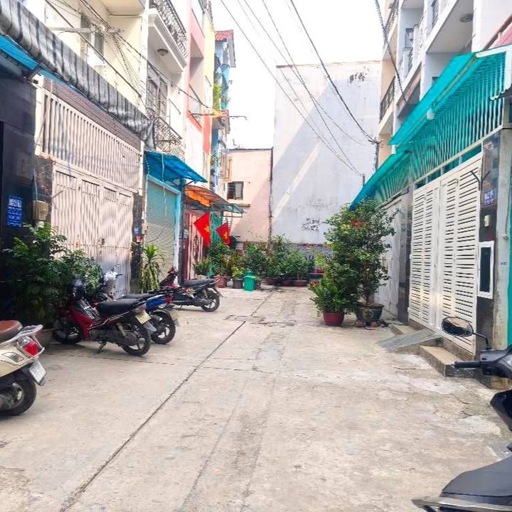 Nhà phố Tân Bình 61m² giá 7.2 tỷ - Vị trí đắc địa gần sân golf