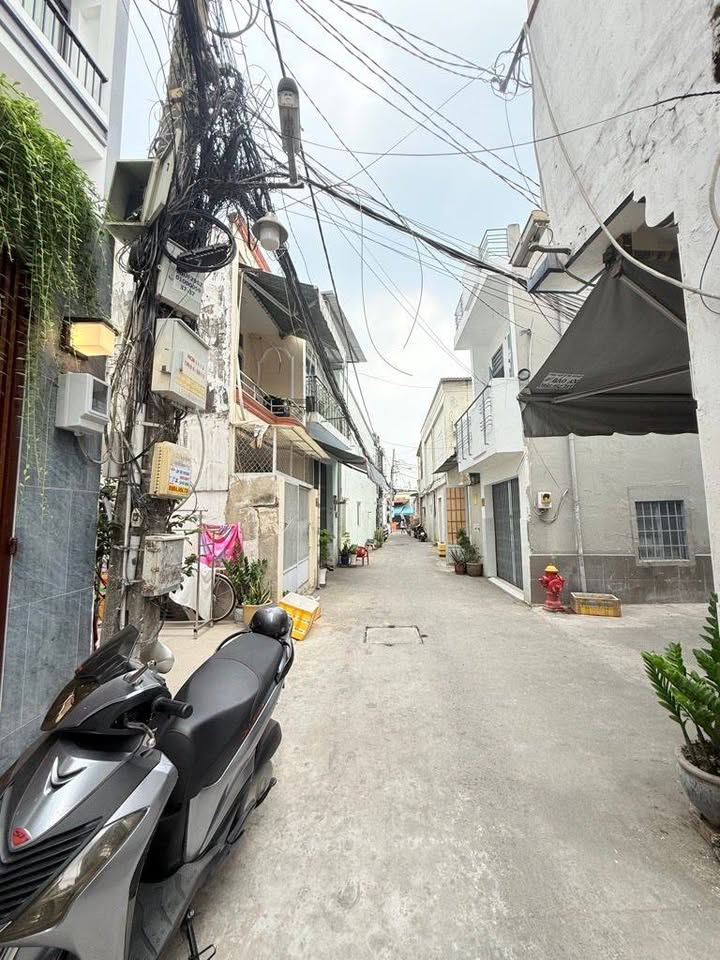 Nhà mới 4 tầng Phường Tân Sơn Nhì, 54m² giá chỉ 7 tỷ - Full nội thất sang trọng!