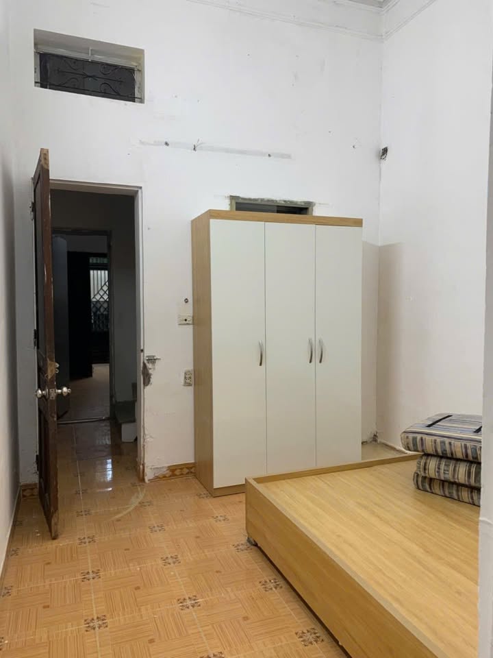 Cho thuê phòng tầng 1 tại ngách 98, ngõ 43 Trung Kính - Giá chỉ 3 triệu/tháng!