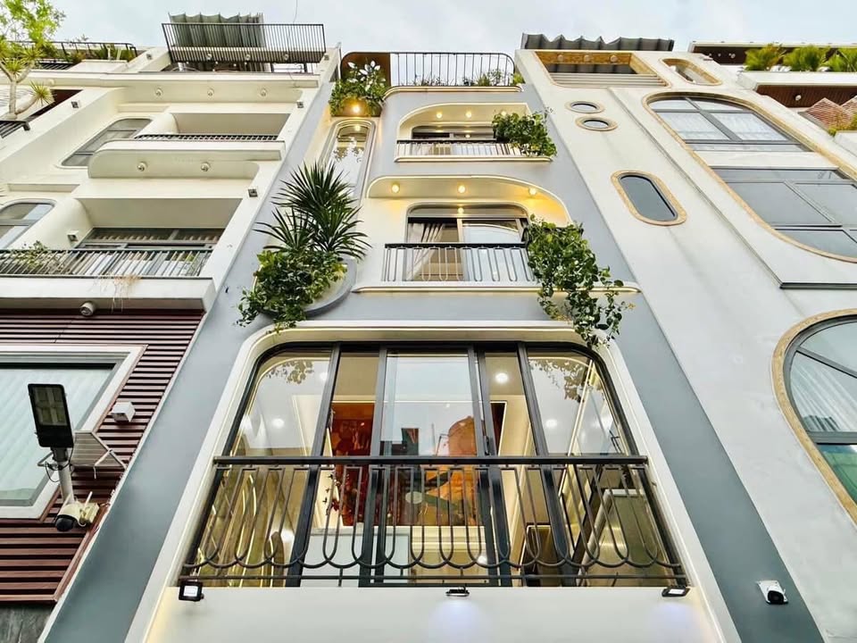 Nhà phố Xuân Thủy, 45m², 6 tầng - Giá chỉ 12 tỷ, bán gấp trước Tết!