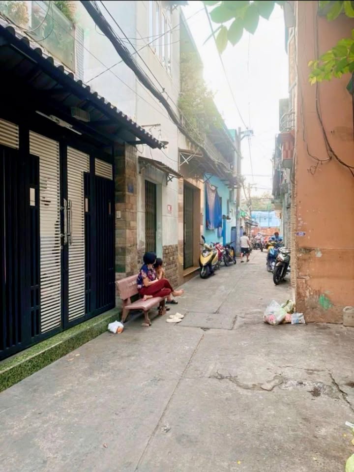 Nhà phố Khuông Việt, Quận Tân Phú 39m² giá chỉ 5 tỷ - Tiện nghi đầy đủ!