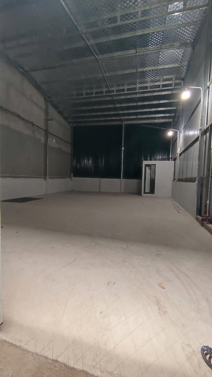 Kho xưởng cho thuê 110m² tại Khu D Geleximco - Giá chỉ 5,5 triệu/tháng!