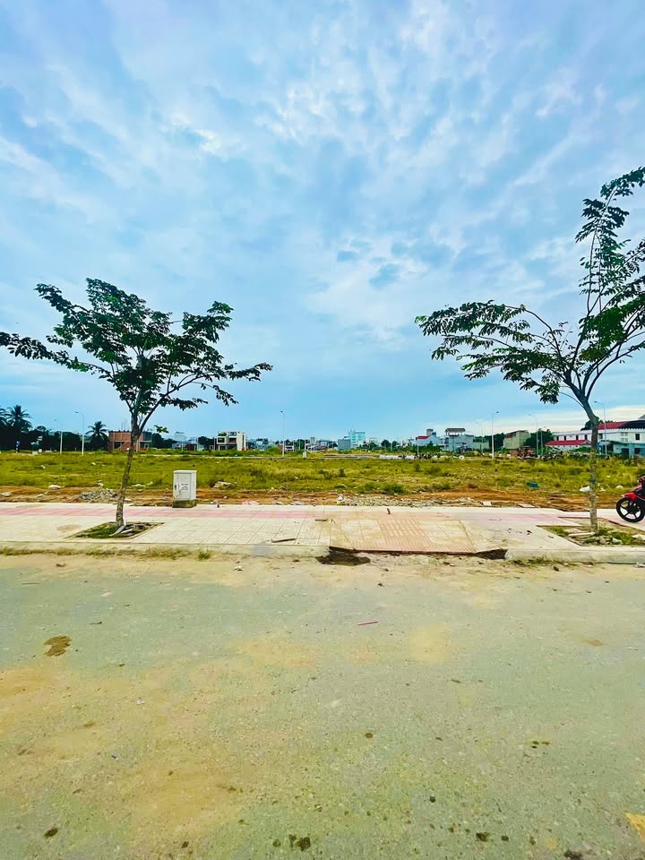 Đất thổ cư mặt tiền đường lớn Huyện Ninh Hải 100m² giá 1.98 tỷ - Cơ hội đầu tư tuyệt vời!